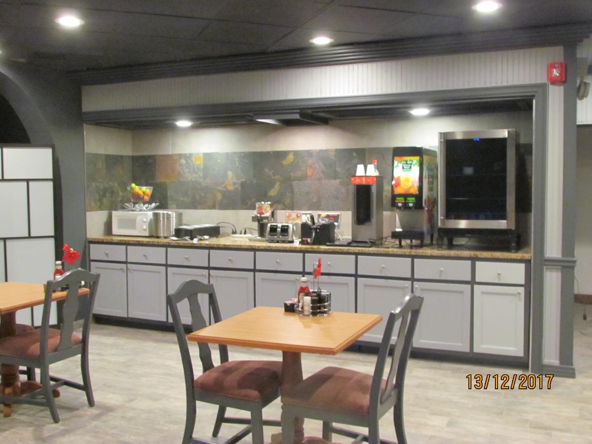 Suite Dreams Hotel Mattoon Exterior photo